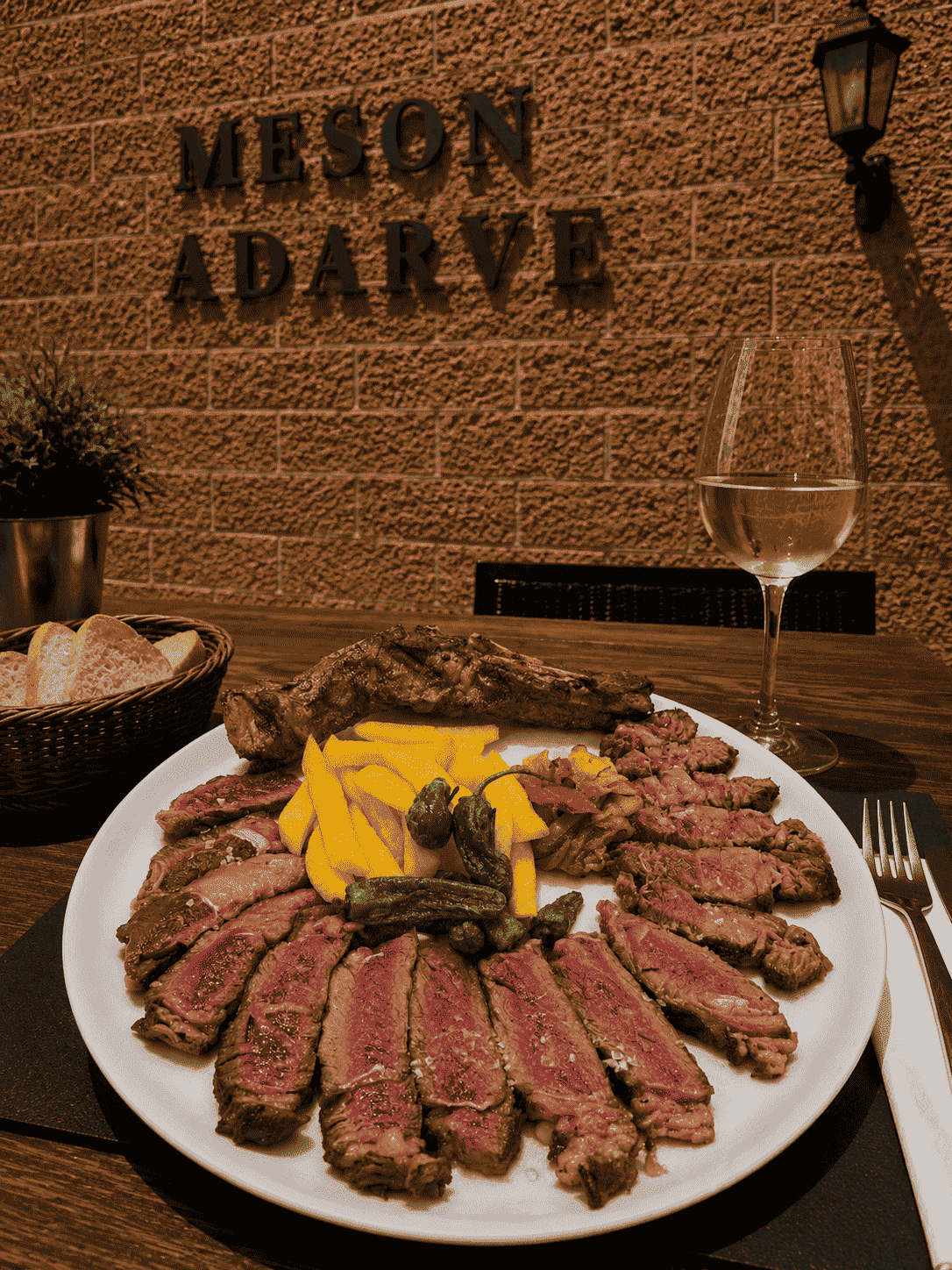T-BONE STEAK WITH VEGETABLES OR FRIES