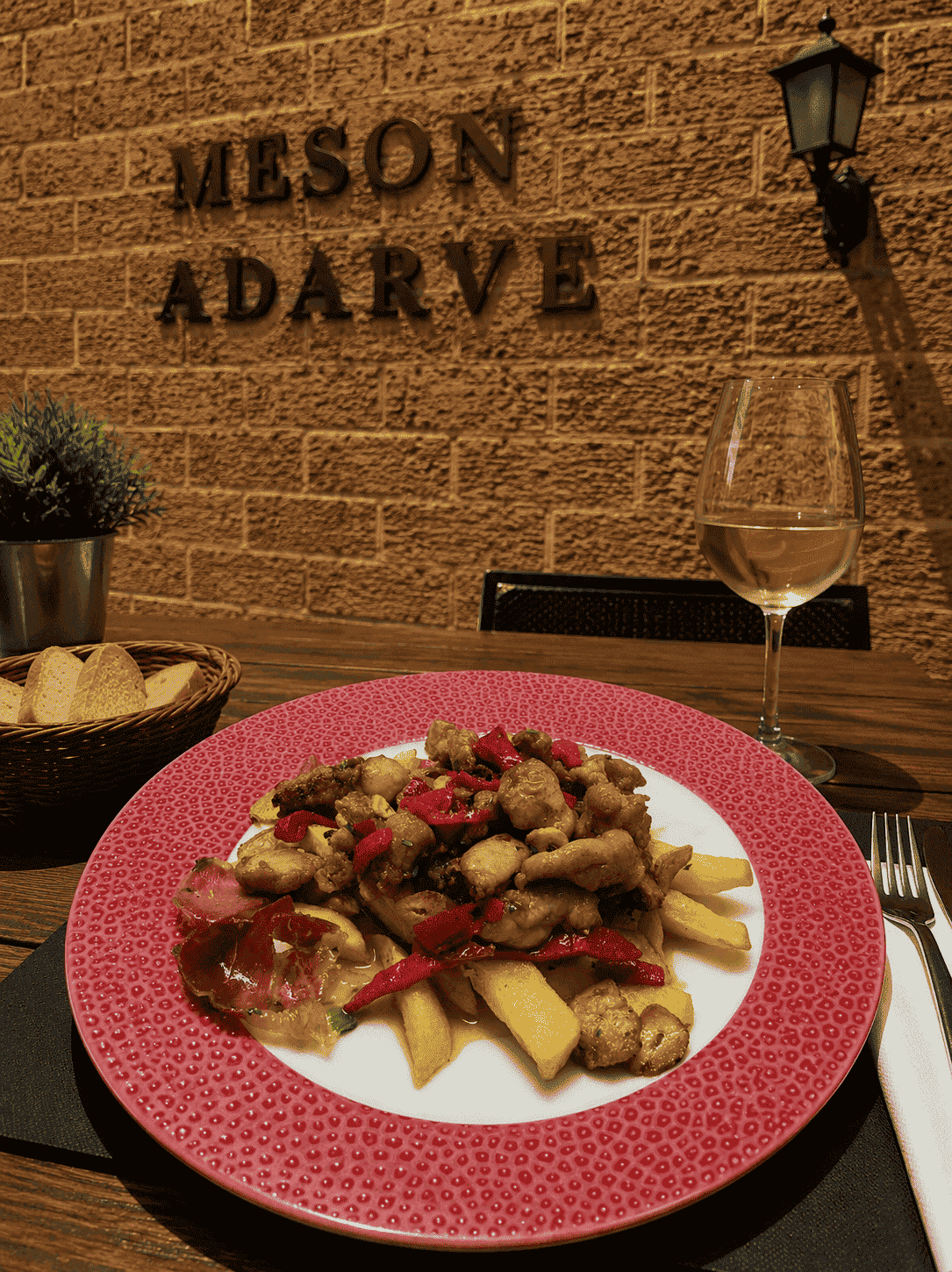 MOLLEJITAS DE CORDERO CON AJITOS Y MANZANILLA EN RAMA